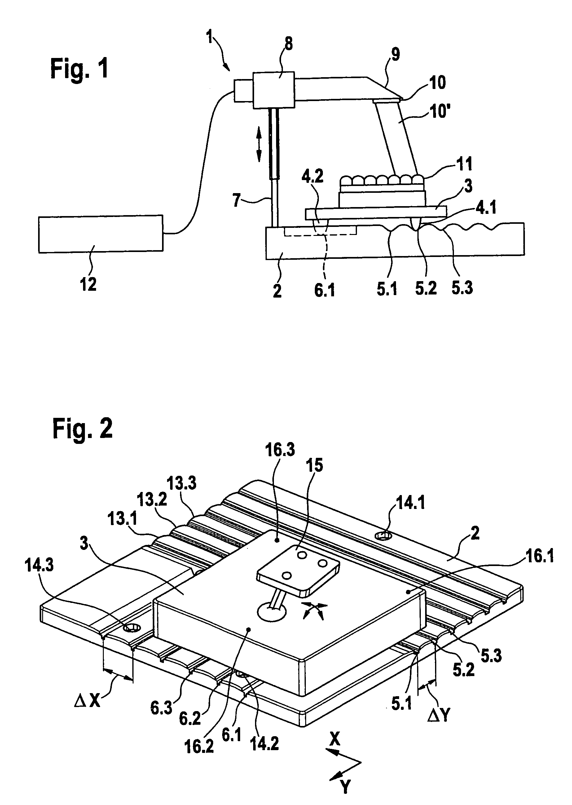 Scanning device for carrying out a 3D scan of a dental model, sliding panel therefore, and method therefor