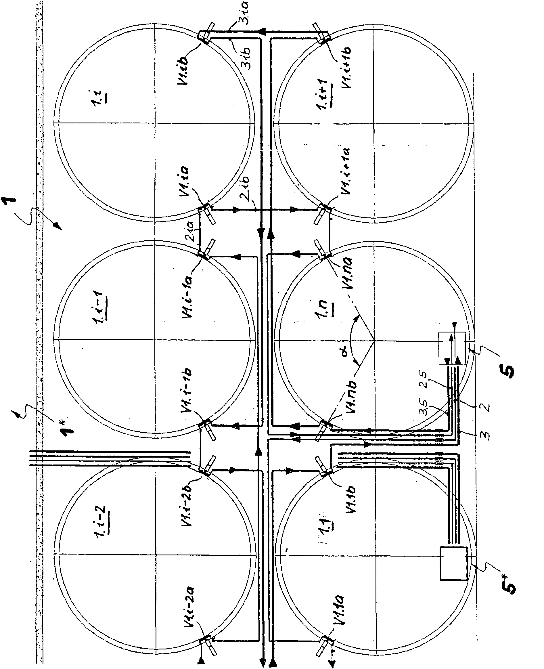 Arrangement and method for the automatic sampling in a storage tank system interconnected to a pipe system for supplying cleaning fluids