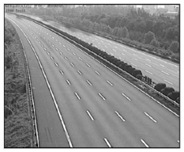 A road surface detection method for expressways based on lane lines