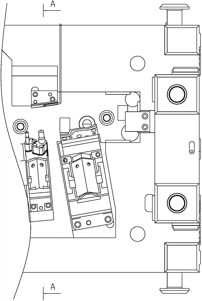 Bevel lubricating die structure for reducing thermal forming steel plate trimming blade wearing