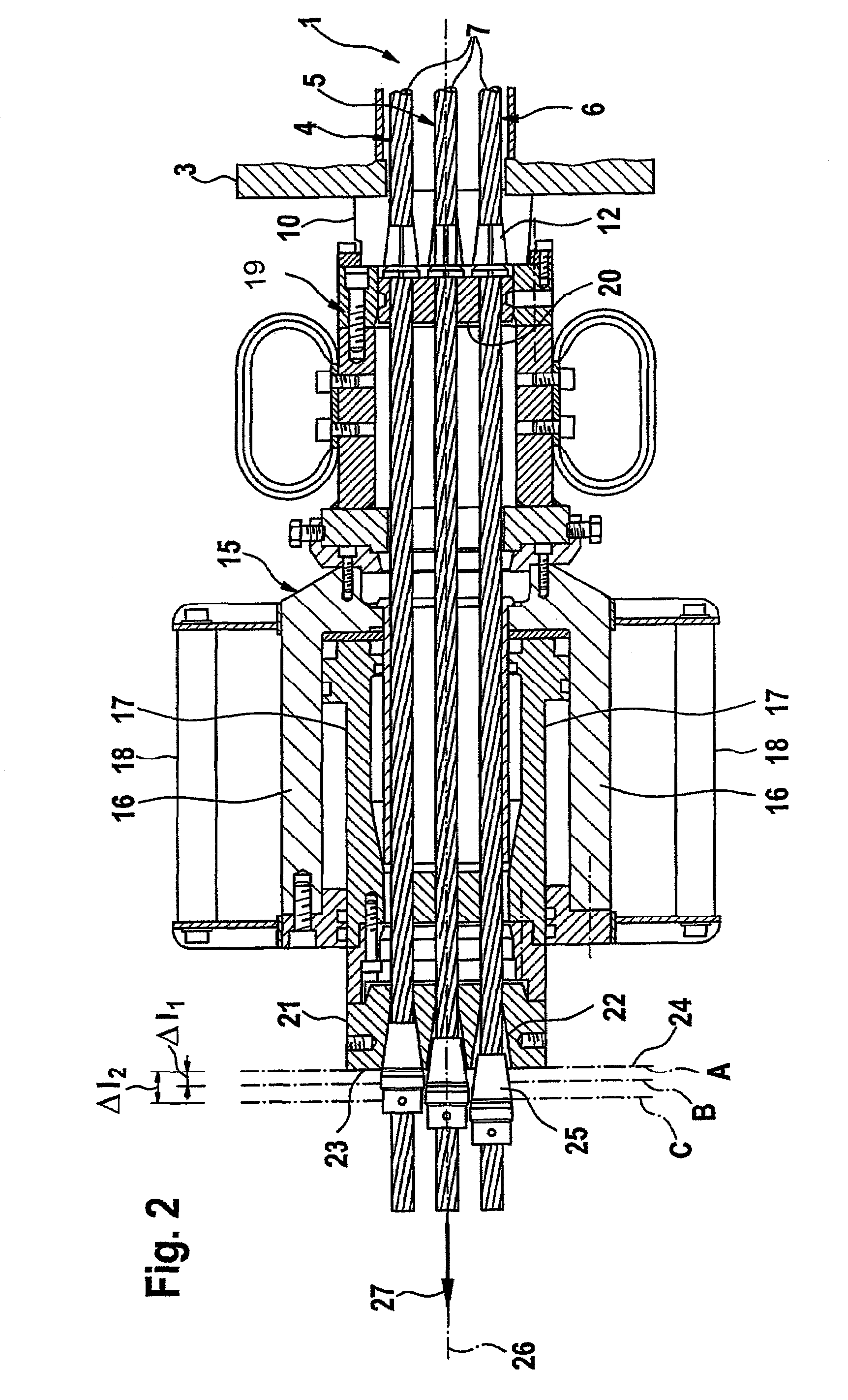 Method and arrangement for stressing a staggered anchorage