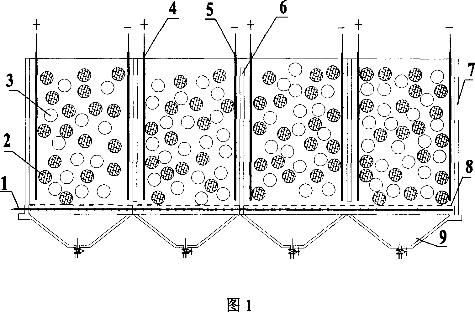 Composite electrolytic bath and method for electrolyzing and decoloring pulp-making effluent