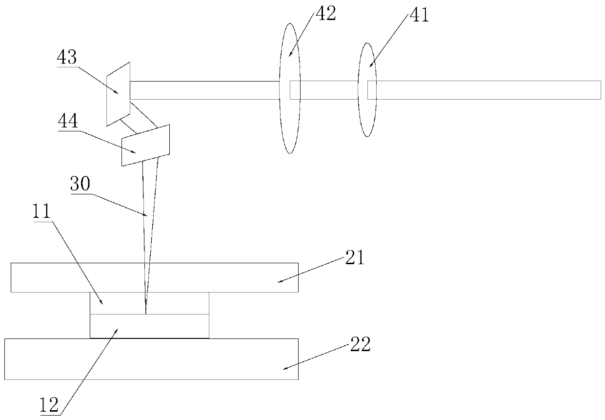 Laser welding device and welding method thereof