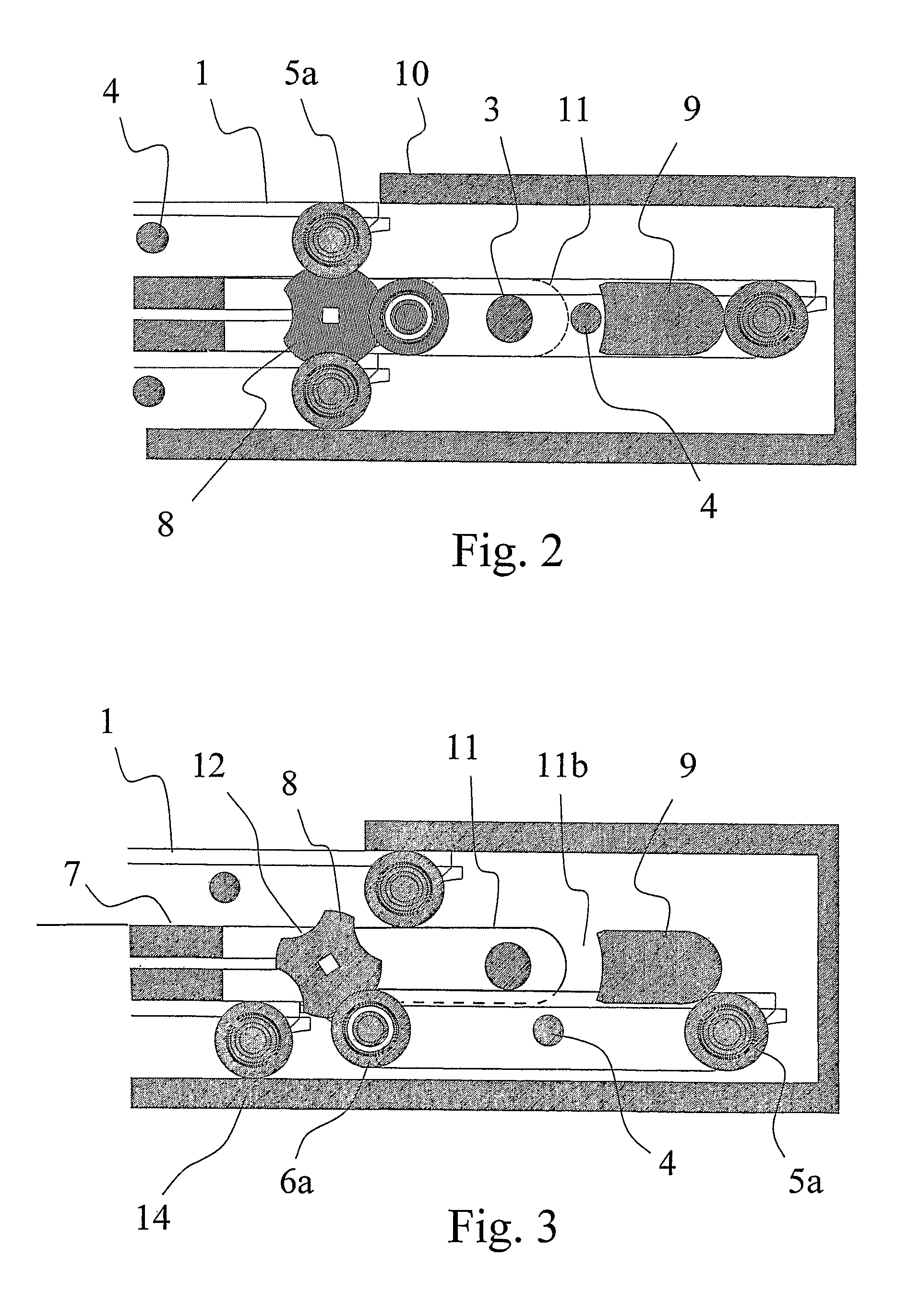 Method and apparatus for moving a pallet running on wheels in a travelator or equivalent