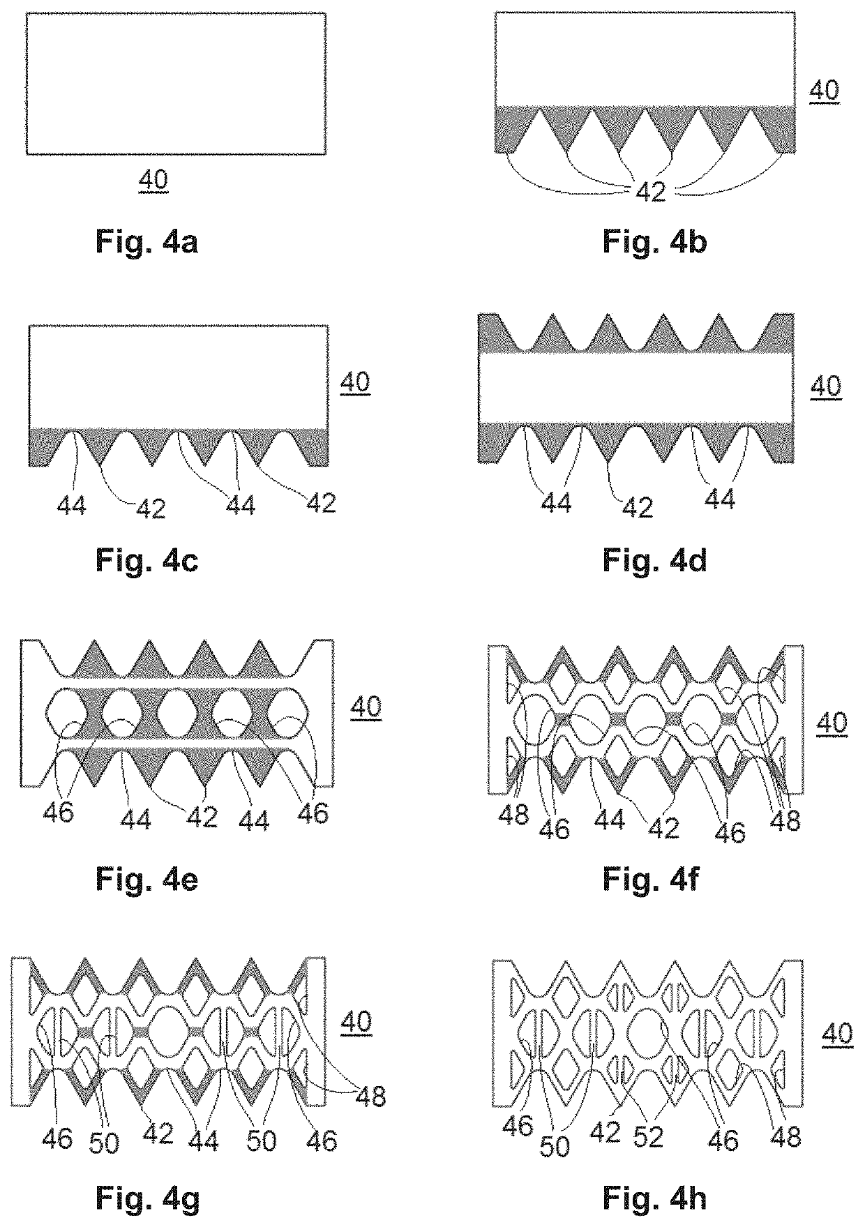 Device comprising interlocked monolithic flexible elements and corresponding additive manufacturing method