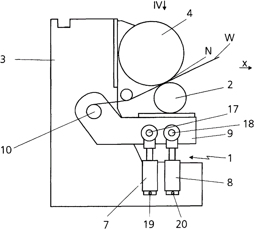 Device for exerting force on a roll of a fiber web processing machine