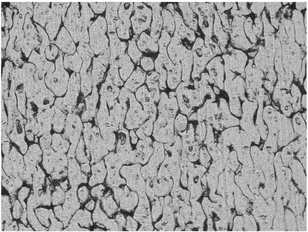 Conductive polymer composite material with continuous isolation structure and preparation method thereof