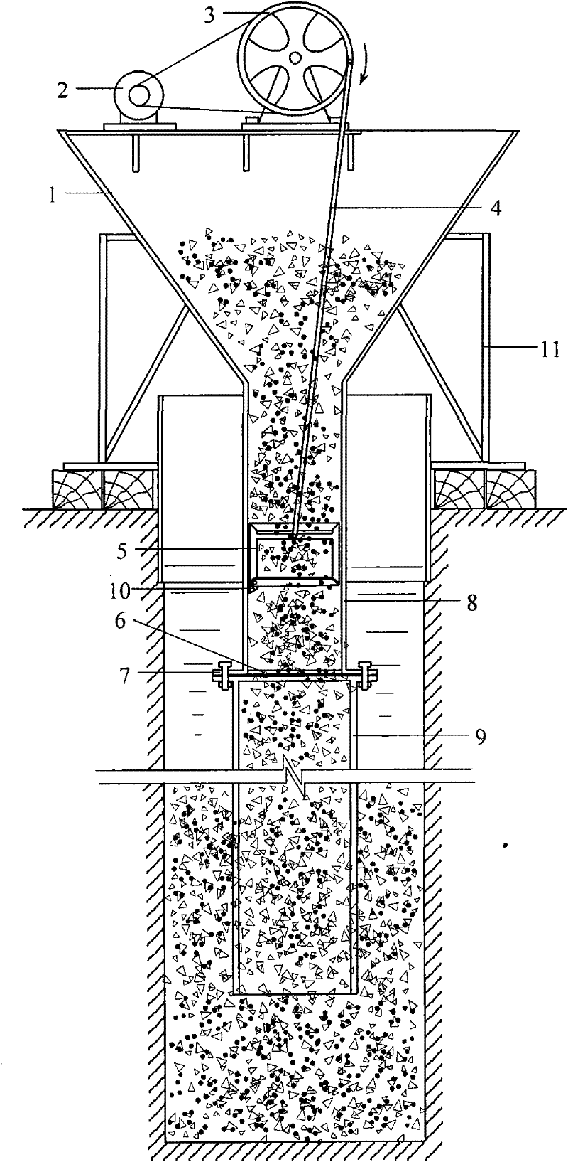Compulsory pouring device and construction method of bored pile underwater concrete