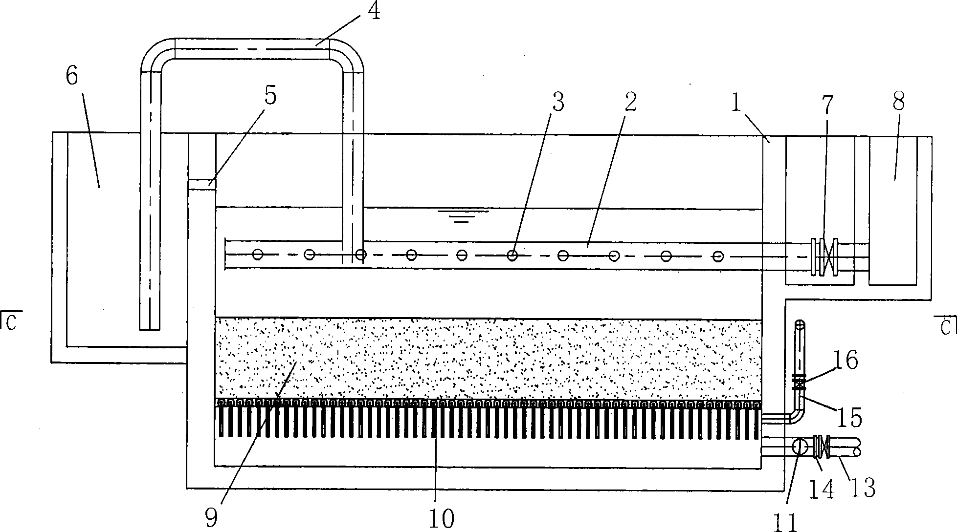 Backwashing method of upward flow filter and backwashing water distribution structure