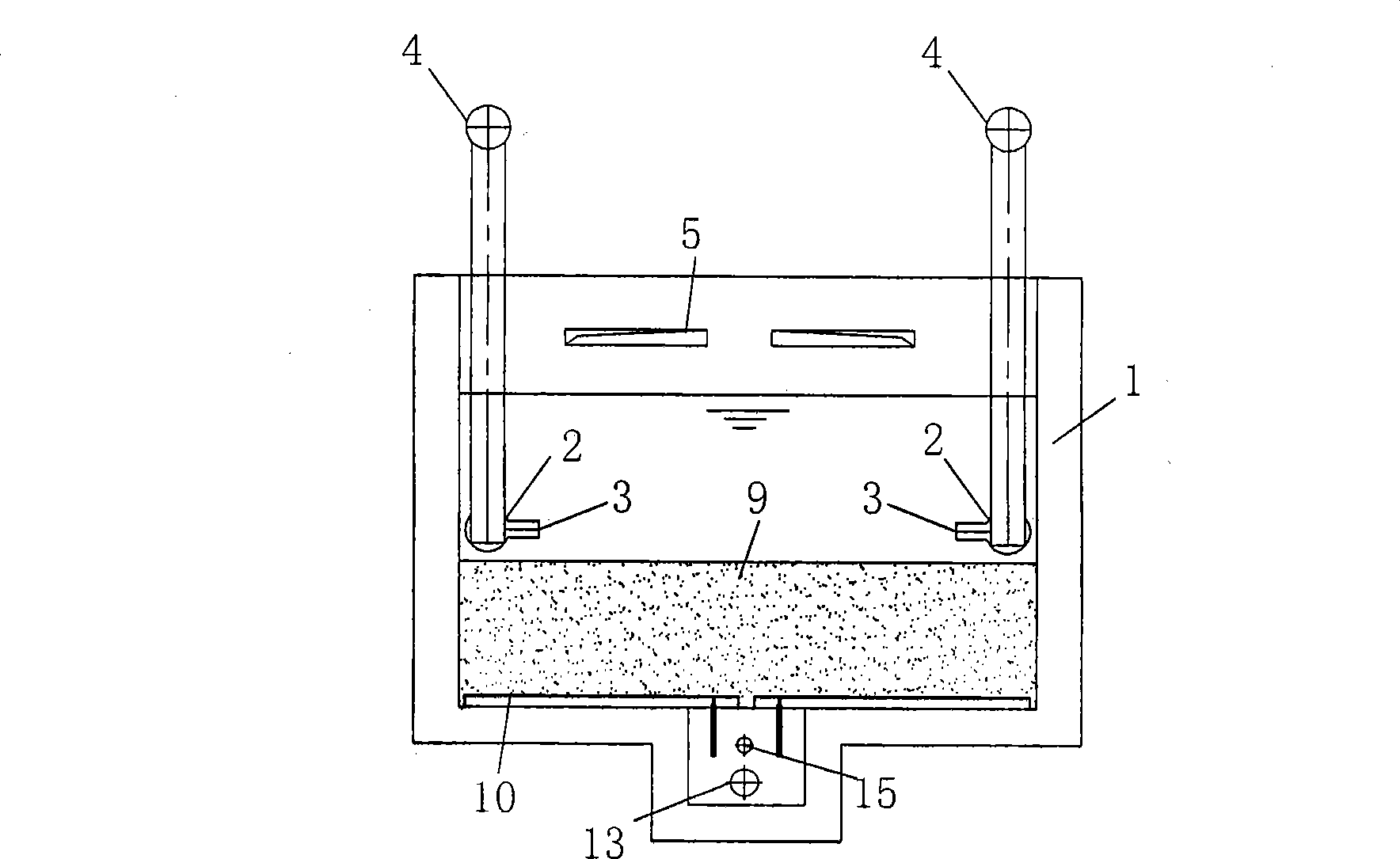 Backwashing method of upward flow filter and backwashing water distribution structure