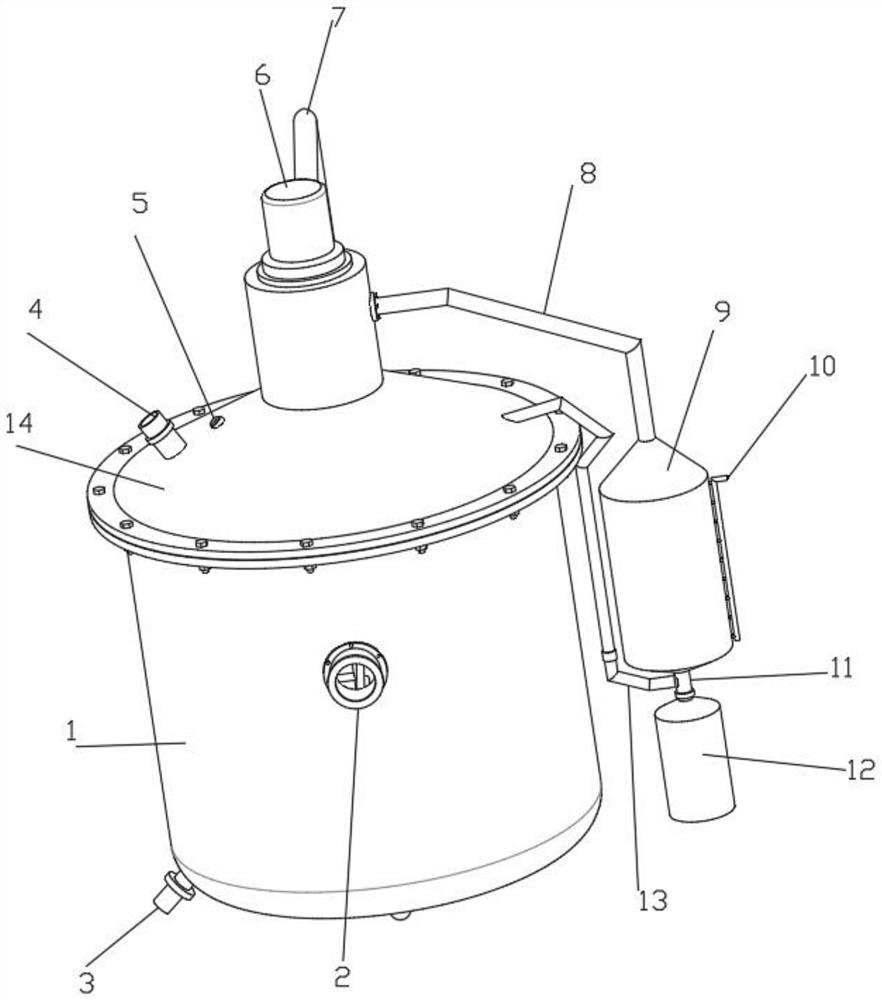 Reduced pressure distillation device and method for preparing N-methyl-2-chloroethyl pyrrolidine