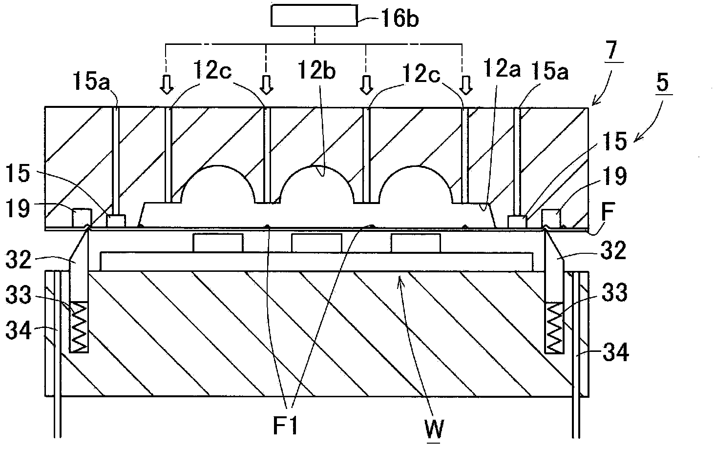 Resin molding machine and method of resin molding