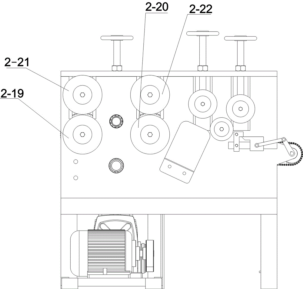 A fully automatic intermittent double-roller feeding device