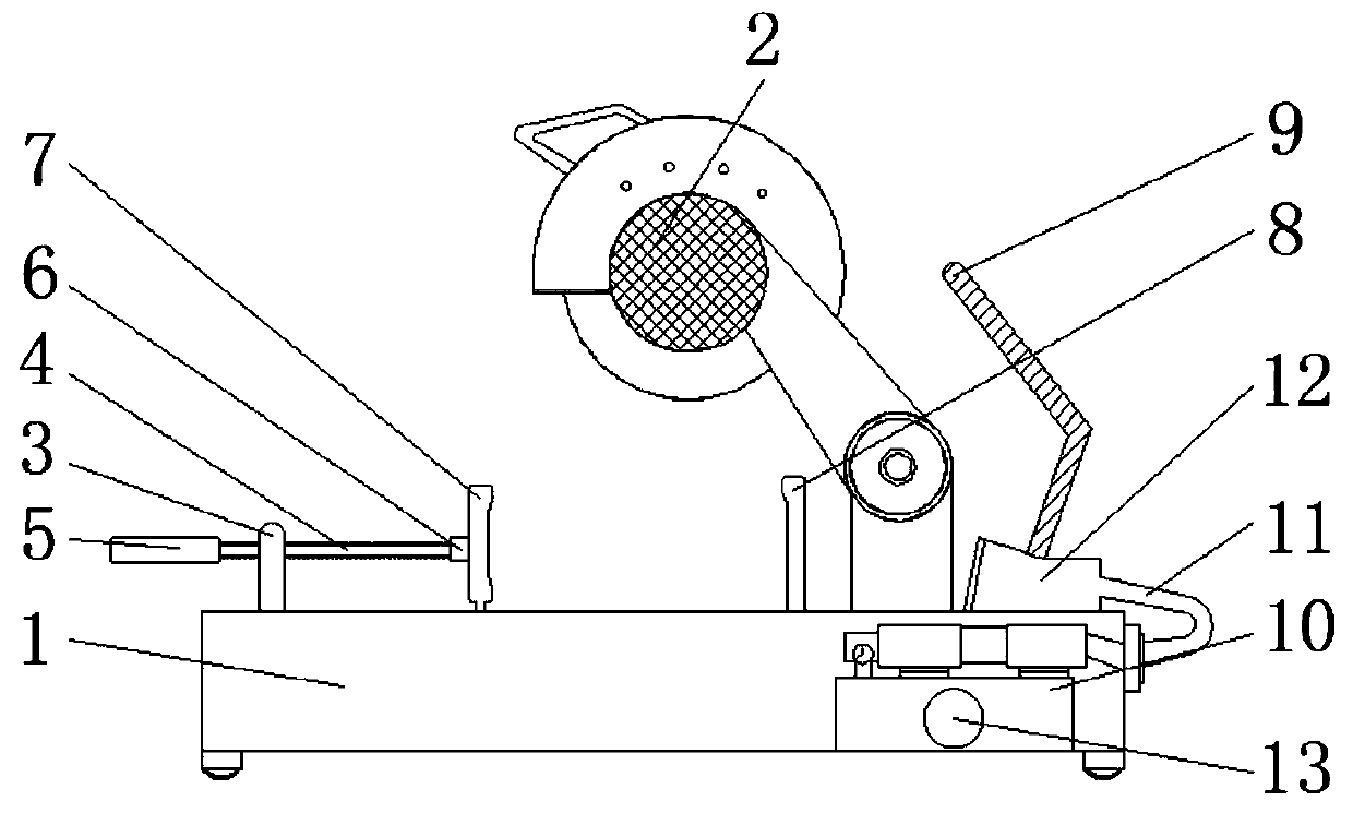 Wood cutting machine capable of preventing wood chips from scattering and fixing wood
