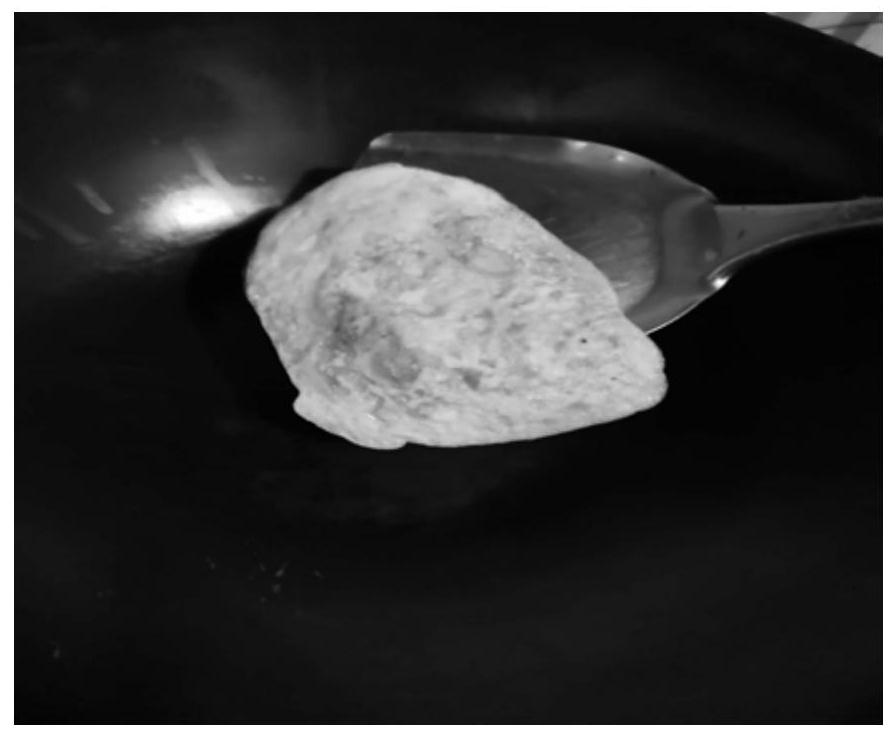 Surface treatment process for coating-free carbon steel frying pan with non-staining performance, perforation resistance and high thermal conductivity
