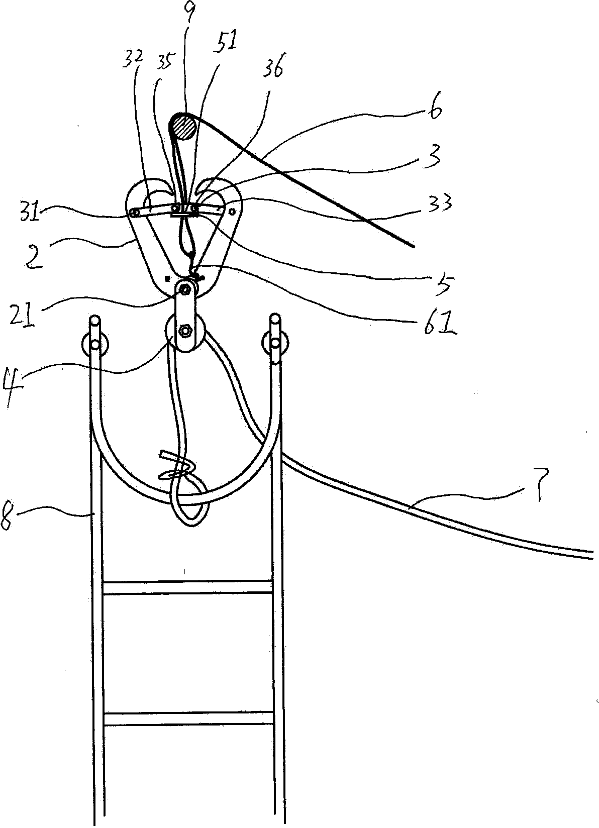 Method for hanging and dismounting insulated flexible ladder by using automatically-hung special tackle