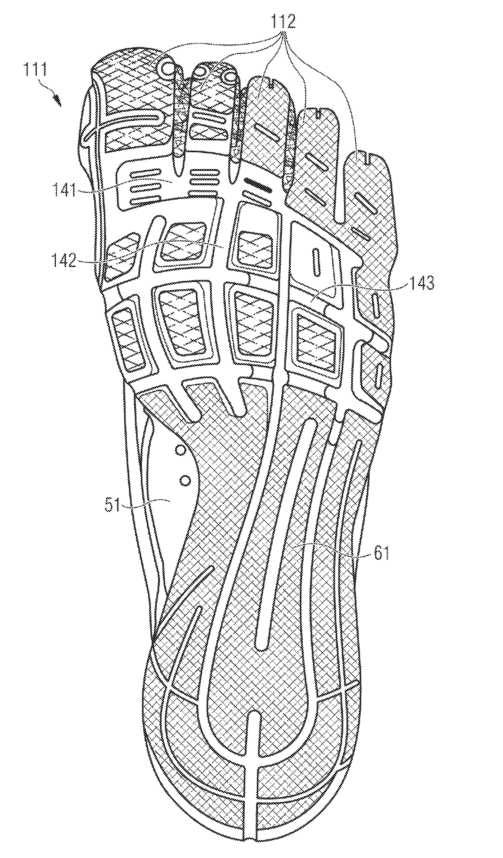 Shoe adapted to the shape of the foot