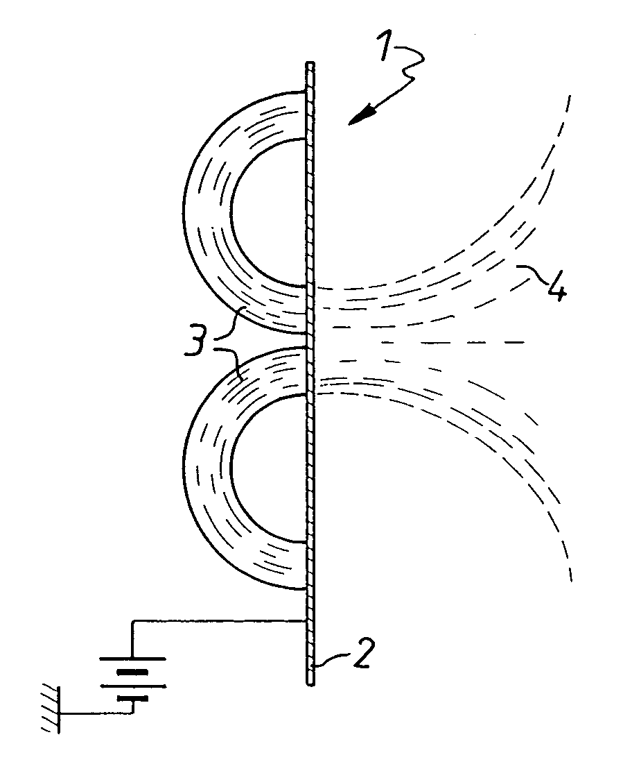 Device for amplifying the current of an abnormal electrical discharge and system for using an abnormal electrical discharge comprising one such device