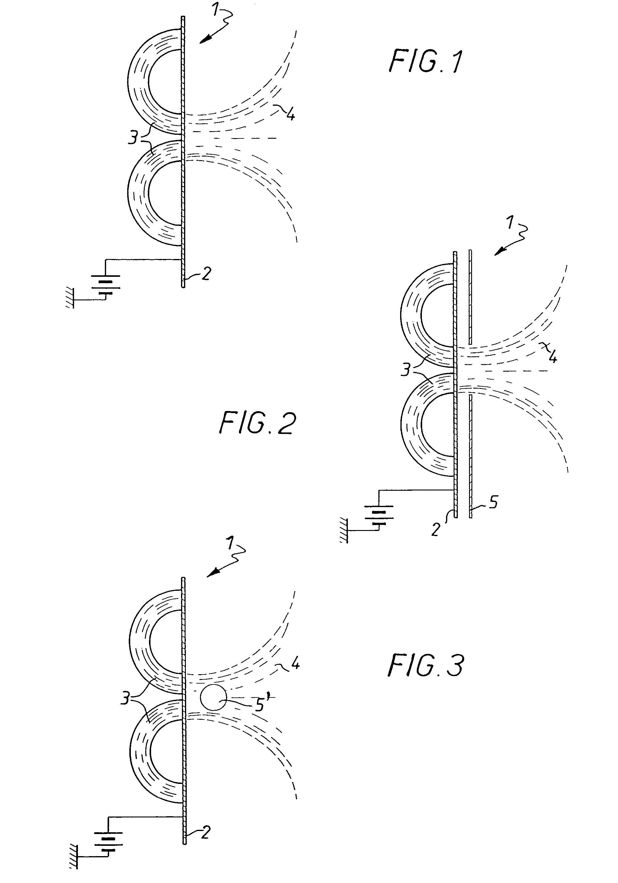 Device for amplifying the current of an abnormal electrical discharge and system for using an abnormal electrical discharge comprising one such device