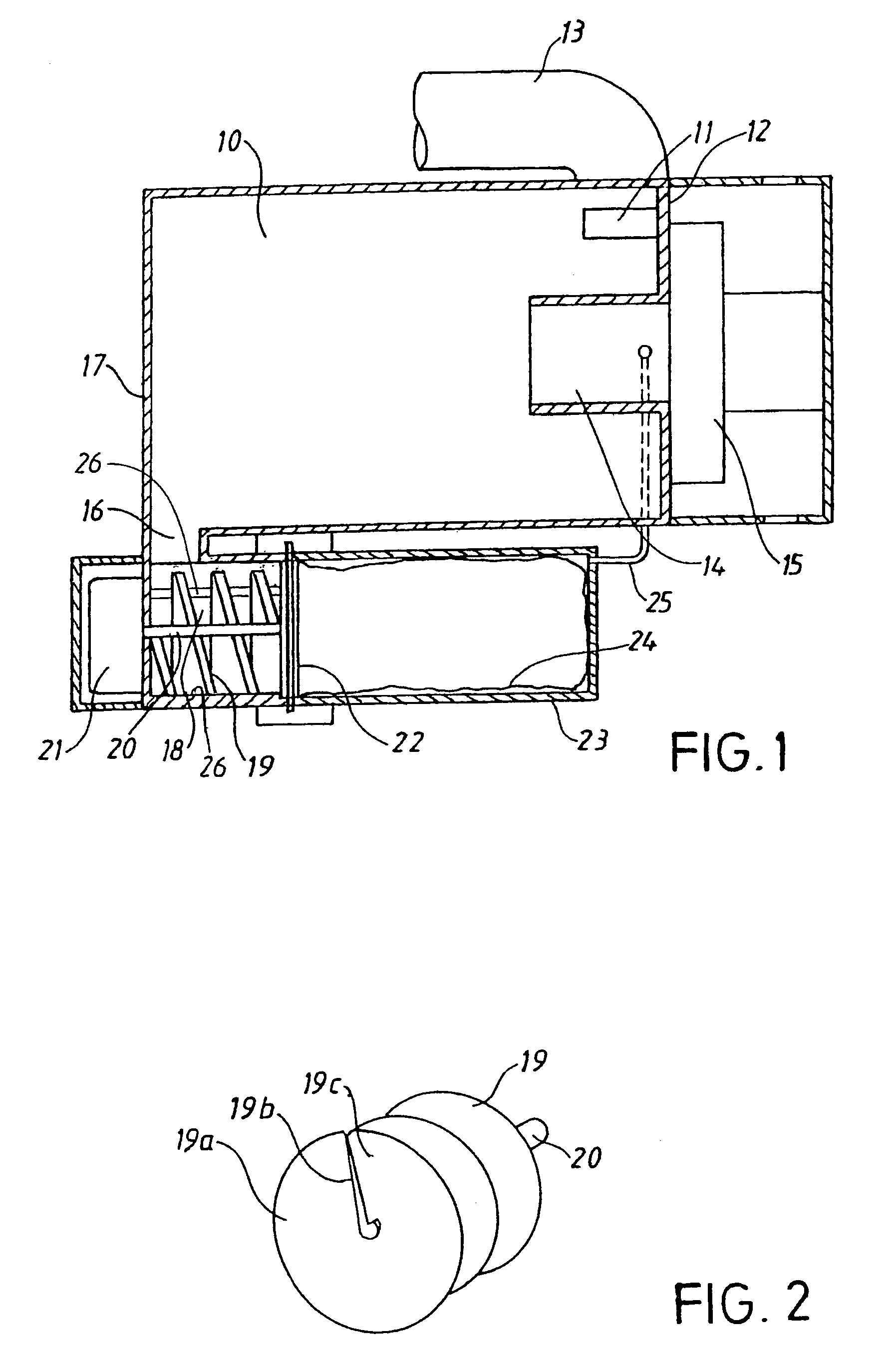 Vacuum cleaner device with a screw conveyor