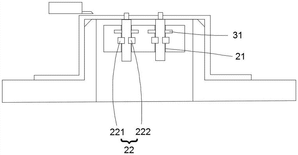 Feeding device for shaft riveting