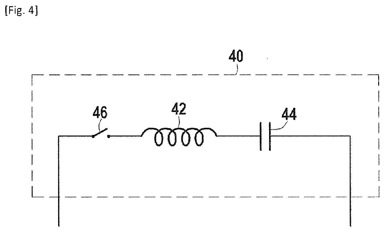 Current cut-off device for high-voltage direct current with capacitive buffer circuit, and control method