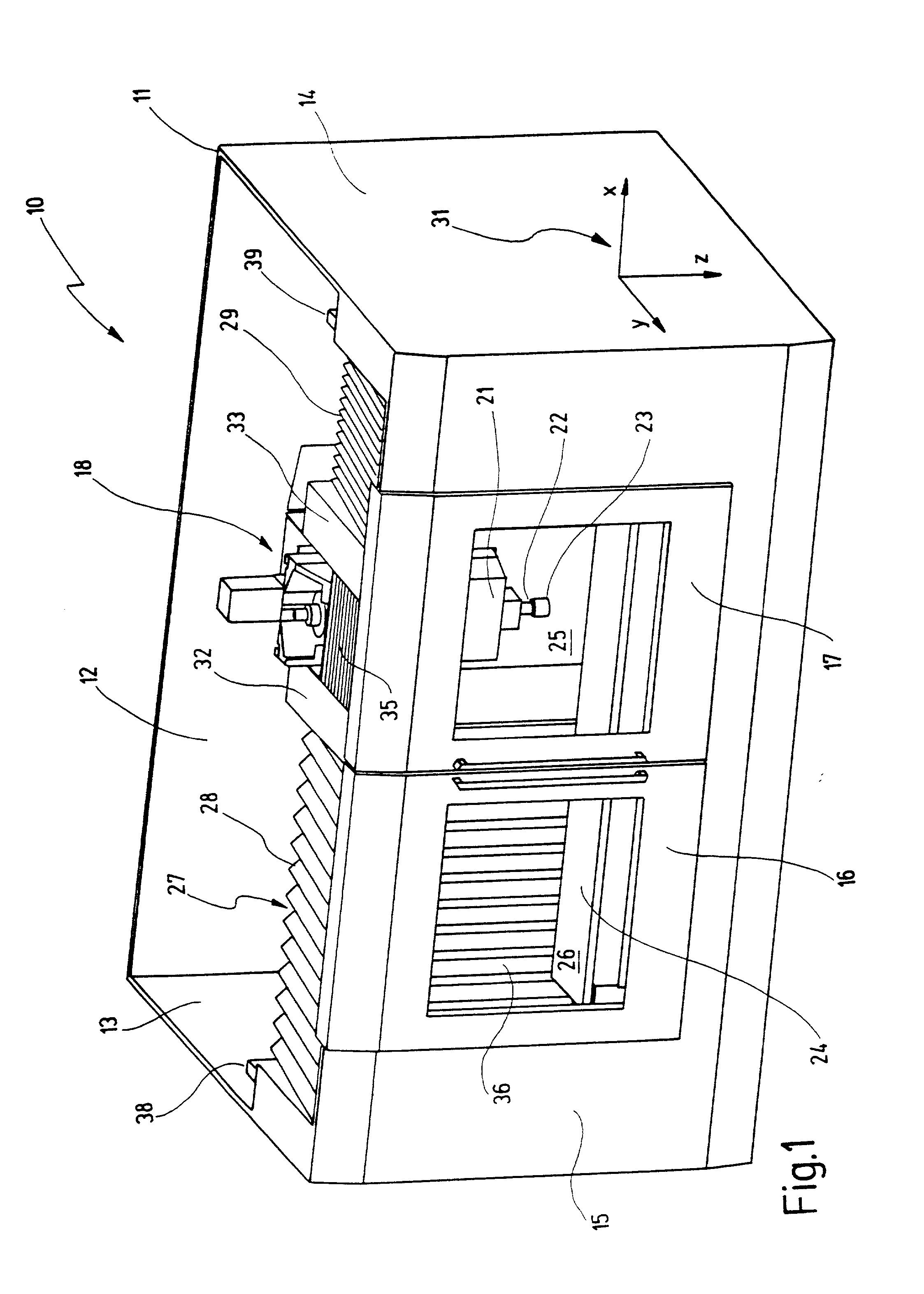 Machine tool with roof covering bellow
