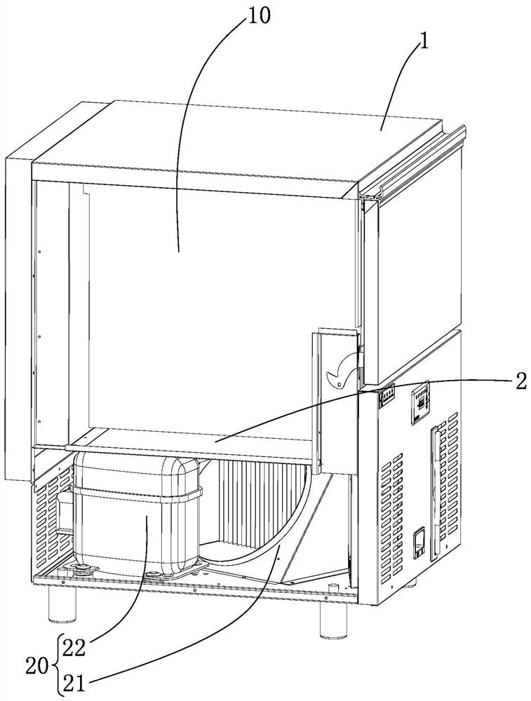 Bullet ice maker with built-in water pump