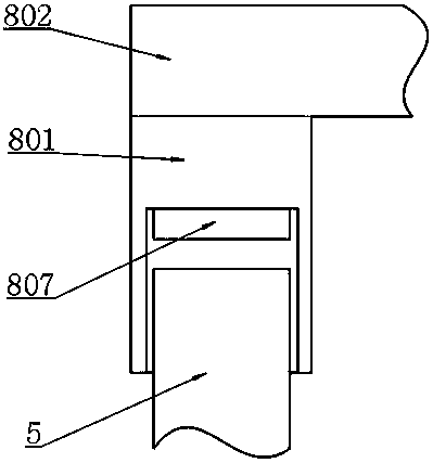 A plastic pipe fitting handling device with rainproof function