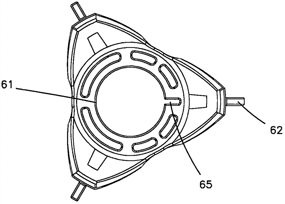 Center pipe fixation member