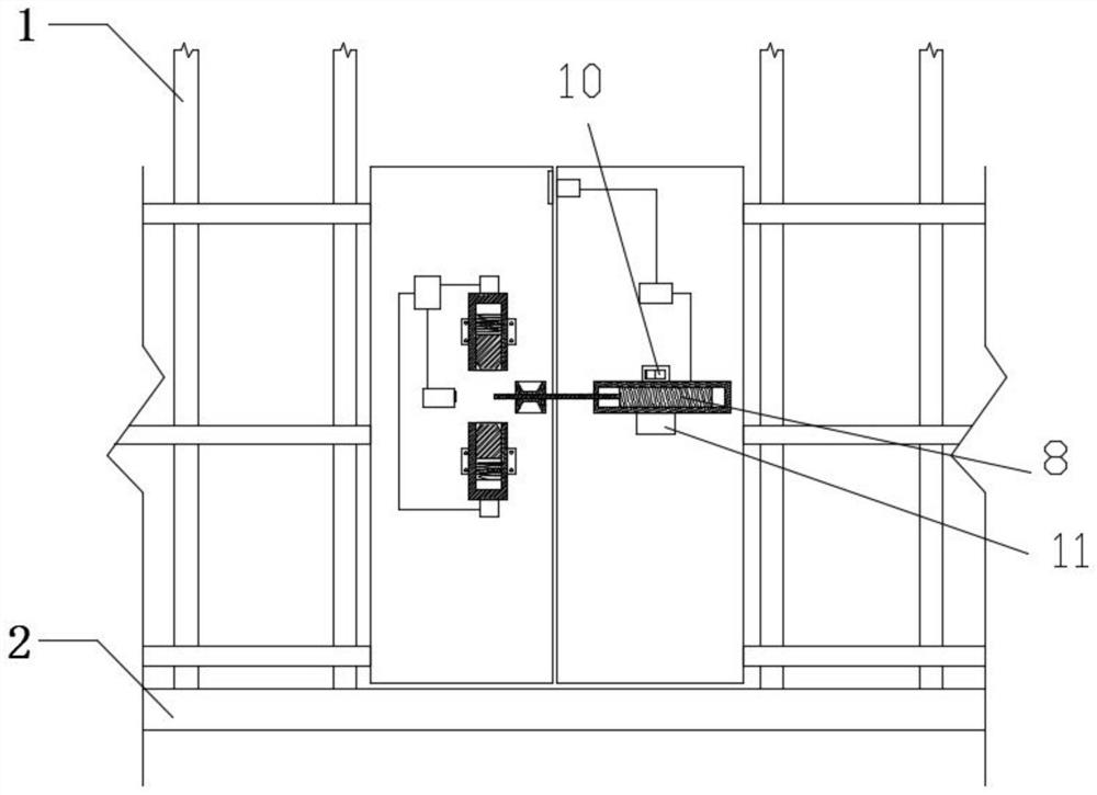 Safety protection method for outer floor access door of construction hoist