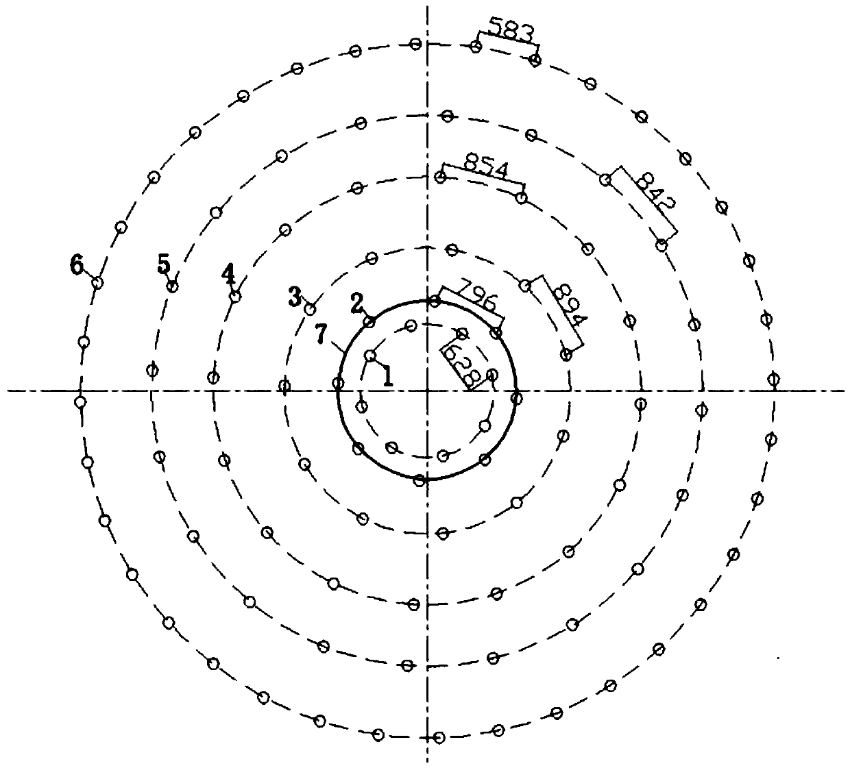 Closed free surface slotting blasting method capable of improving blasting efficiency