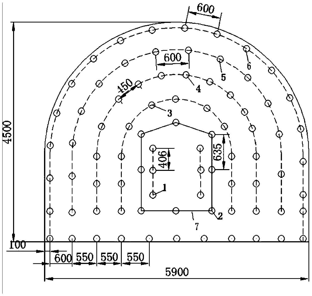 Closed free surface slotting blasting method capable of improving blasting efficiency