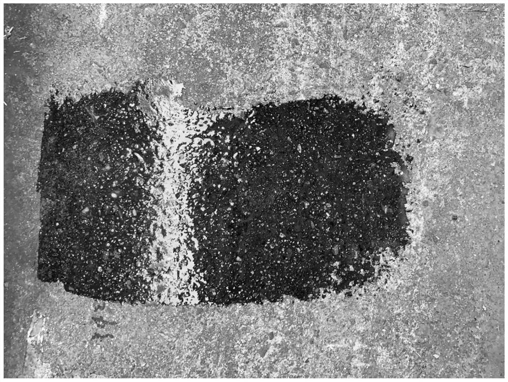 A translucent closed solvent-free epoxy primer compound