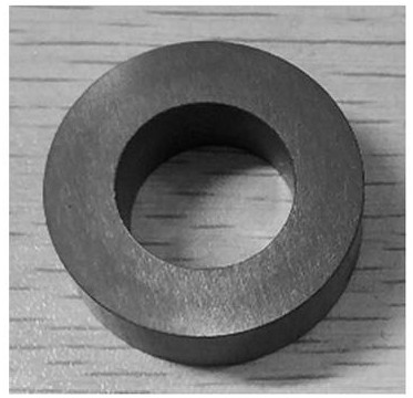 Preparation method of metal soft magnetic powder core with low forming pressure and high production efficiency