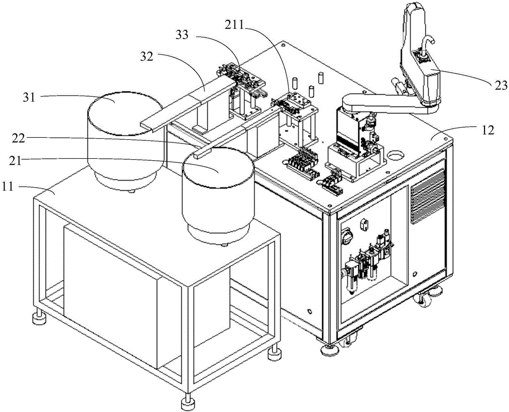 Device for automatically implanting screws and nuts