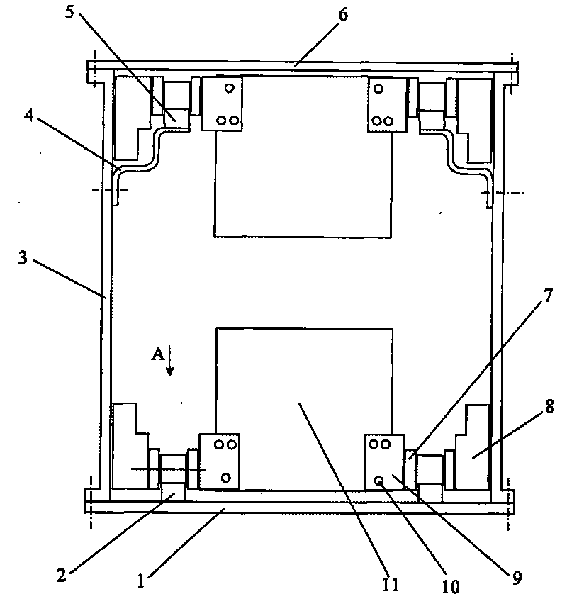 Scraper blade structure of large tilt angle conveyor crate