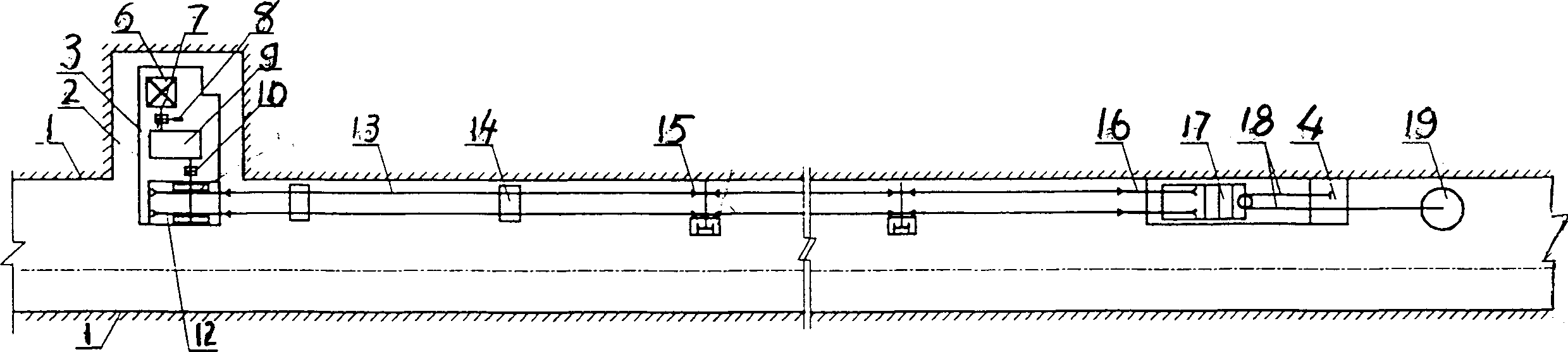 Elevator type men-carrying apparatus for mine inclined well