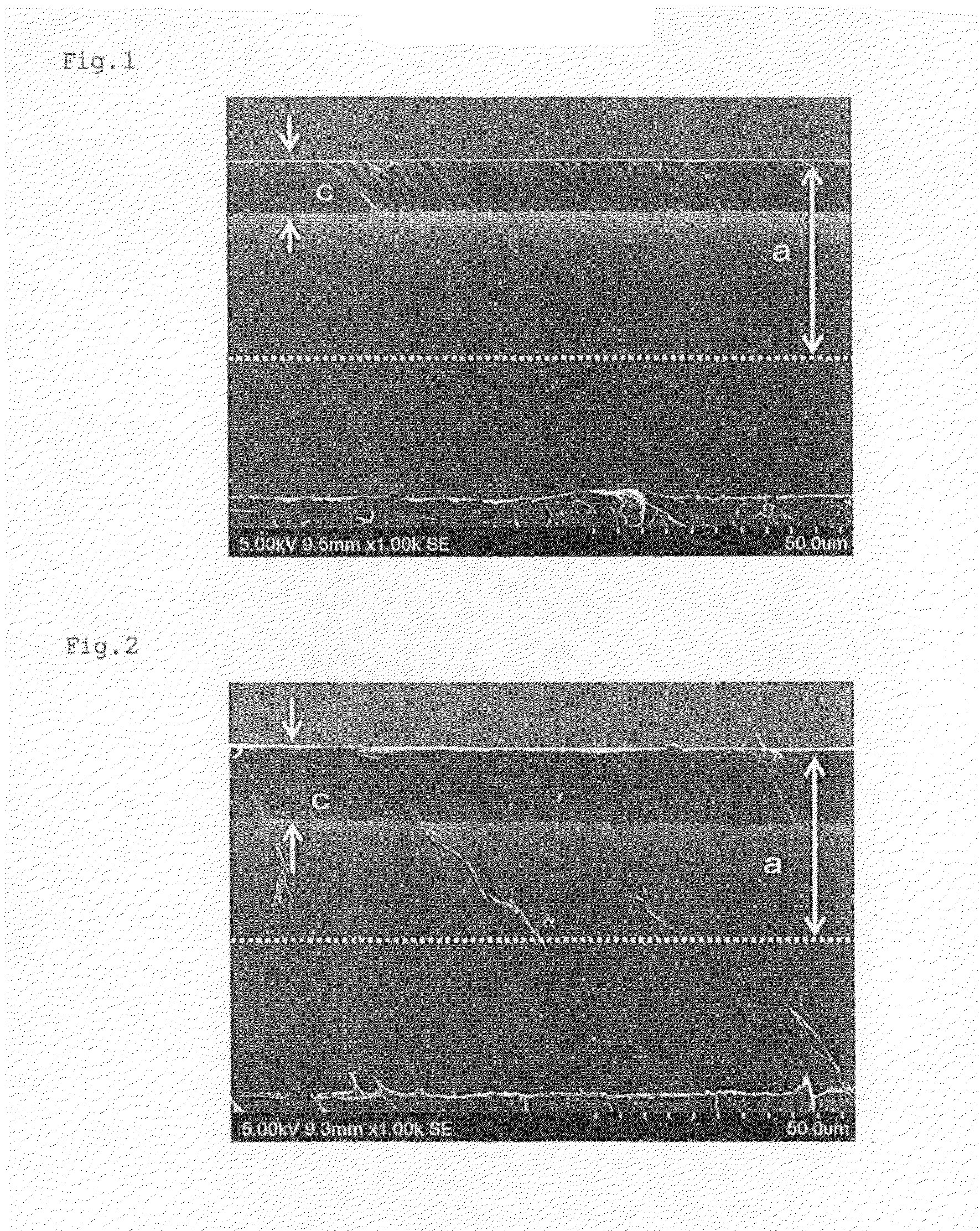 Viscoelastic articles with polymer layer containing elastomer unevenly distributed