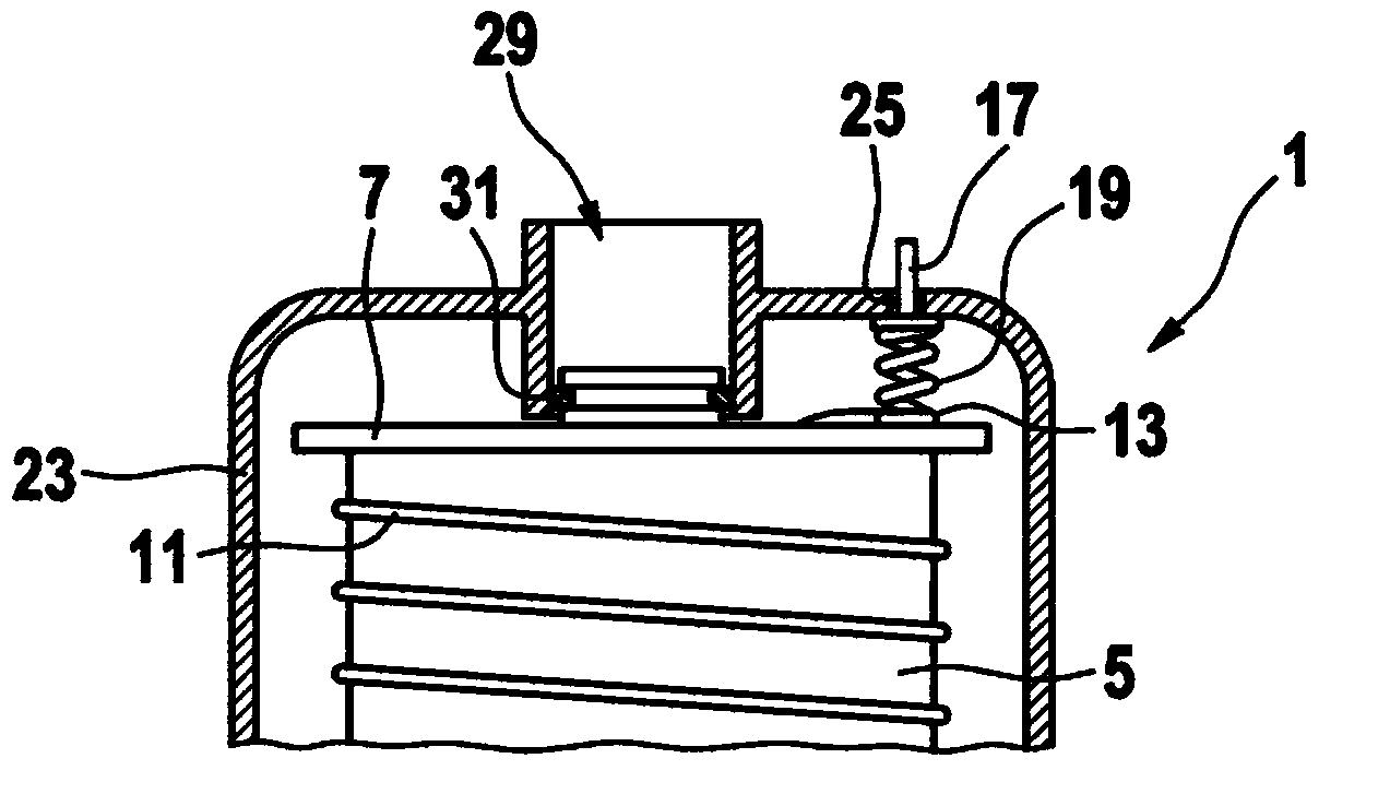 Grounding of a filter by means of an electrically conductive conductor trace on the filter element