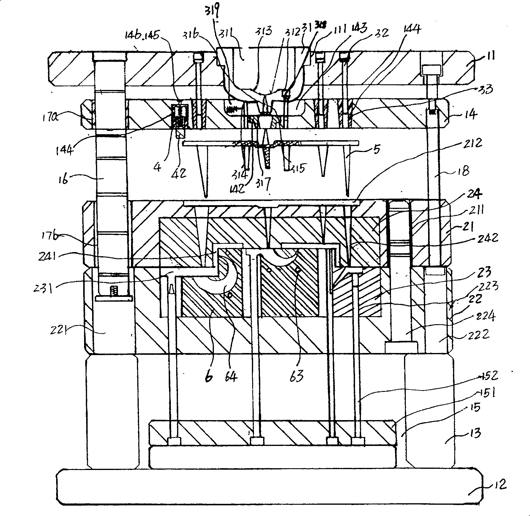 Plastic injecting mold for casting system with low power consumption