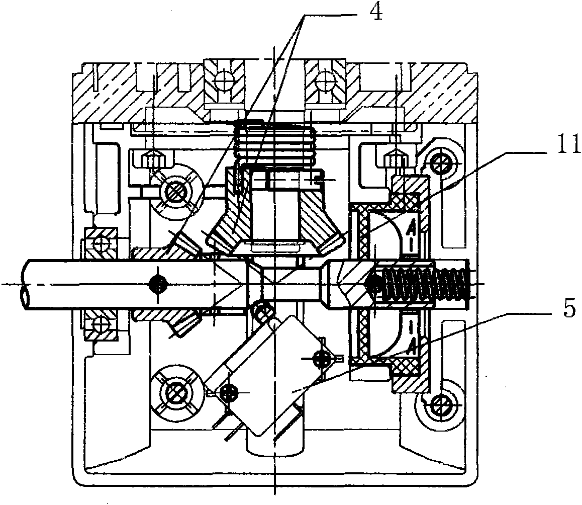 Transmission device of industrial door opener capable of automatic switching