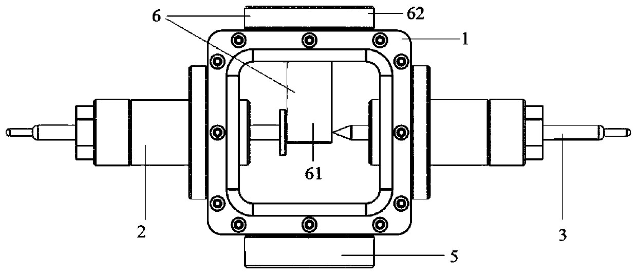 A low boiling point insulating liquid insulation characteristic test chamber