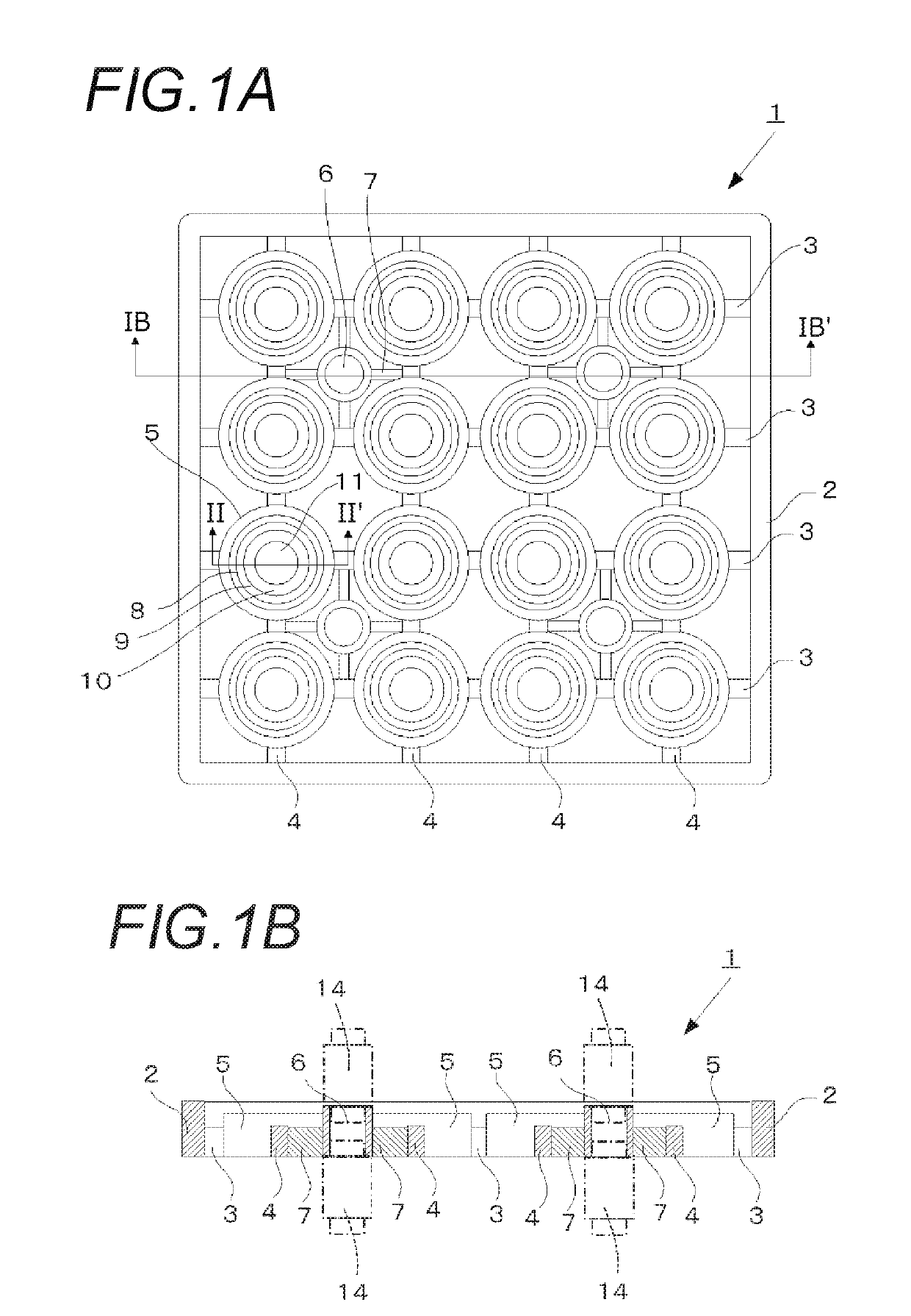 Tray and heat treatment method