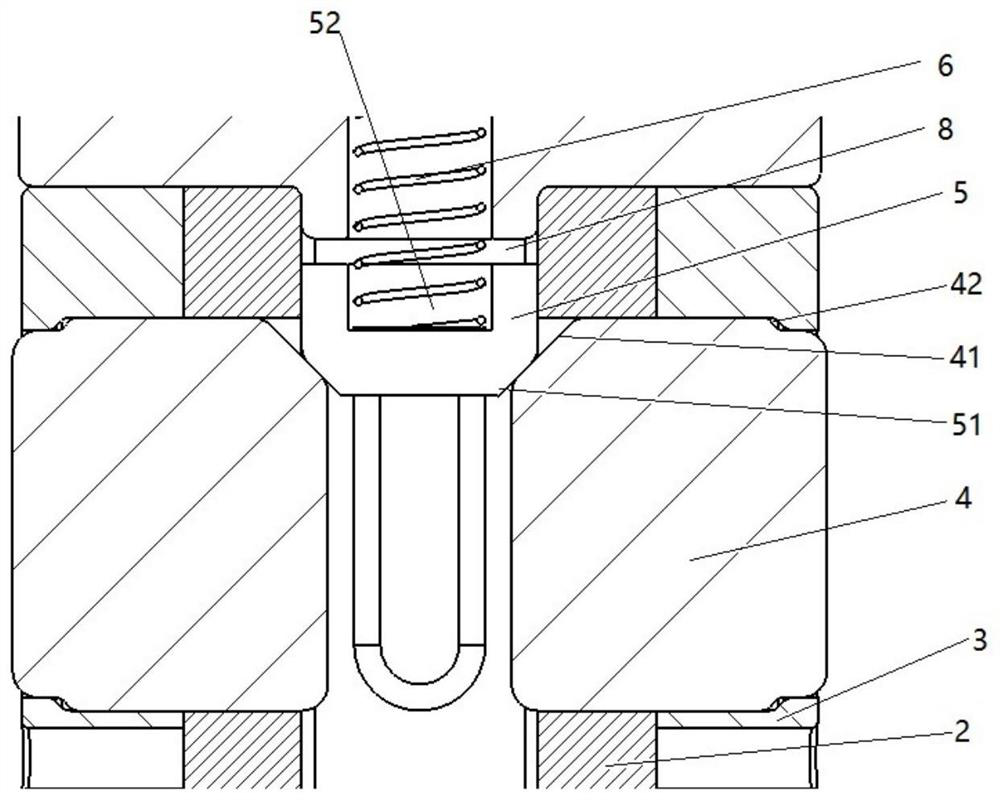 Self-centering multi-axis linkage type internal expansion clamping mechanism and clamping method