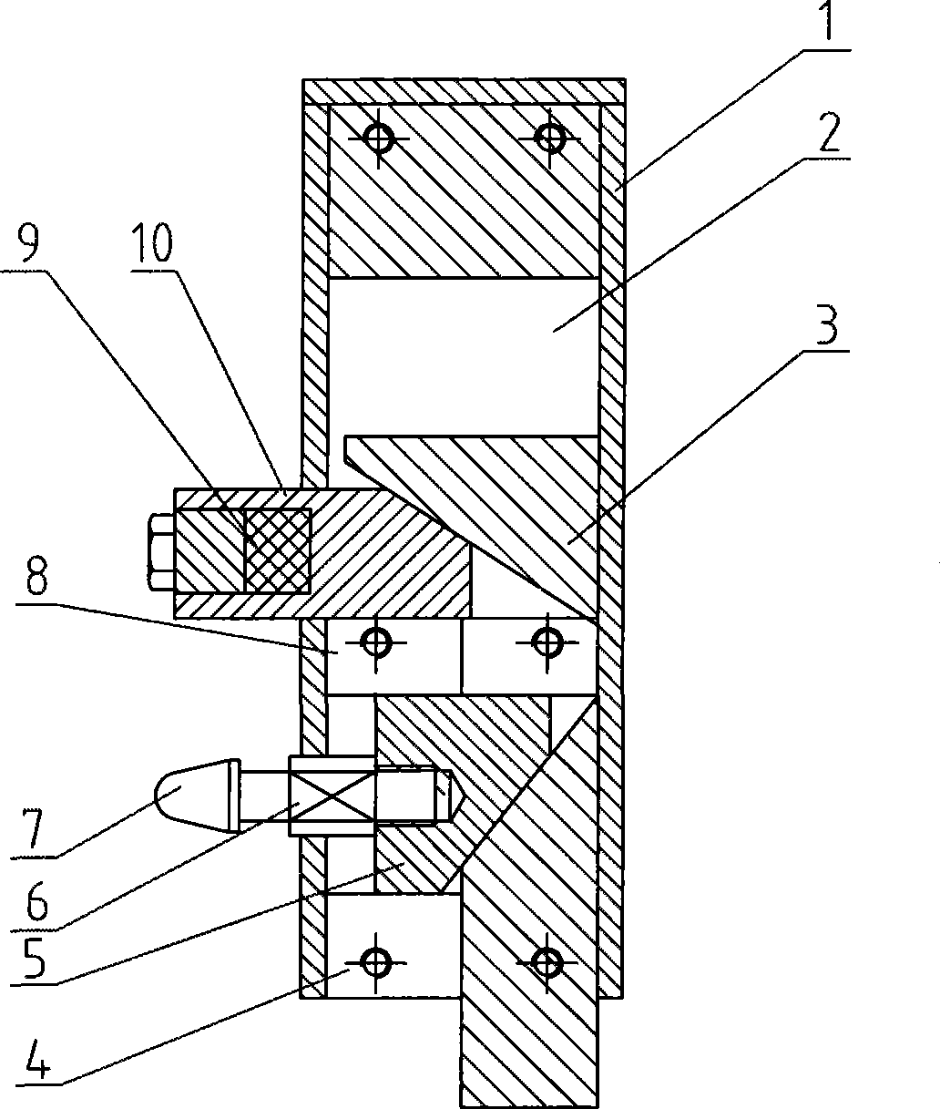 Continuous plate-expanding device of filter press and application thereof in filter press