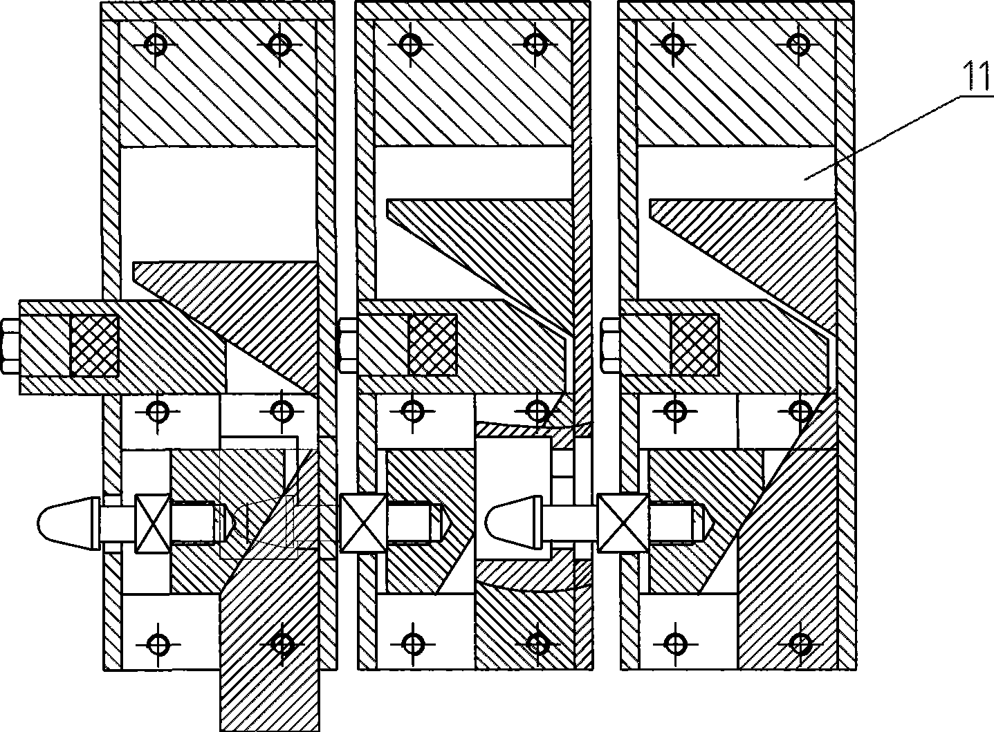 Continuous plate-expanding device of filter press and application thereof in filter press