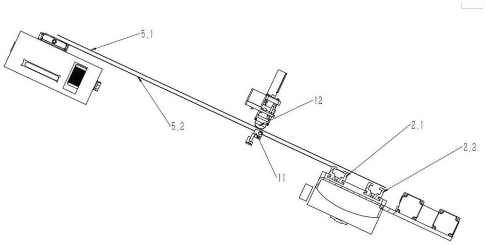 An adjustment mechanism and method for automatically adjusting the edge level difference of multi-layer wire curtains