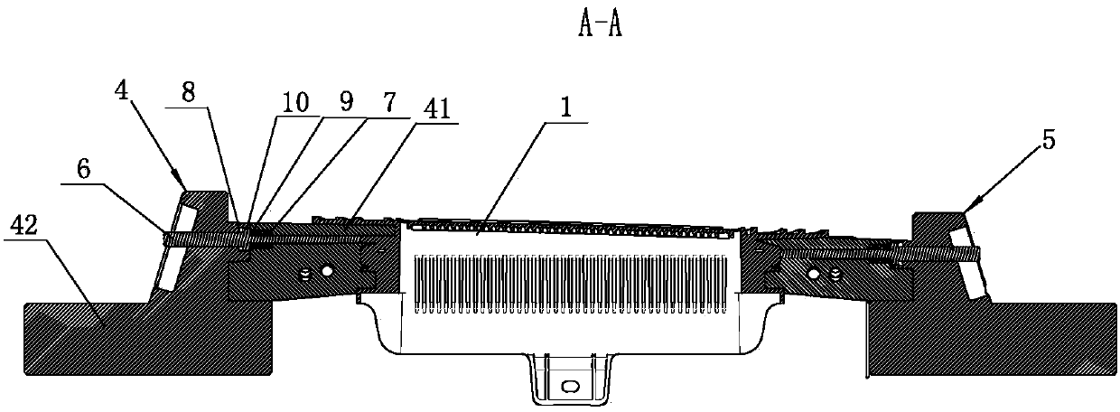 High-efficiency forming device for airbag baffle