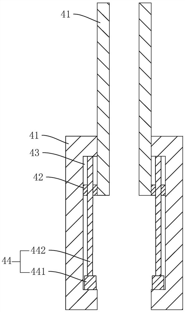 Device for adjusting the amount of light entering the glass skylight